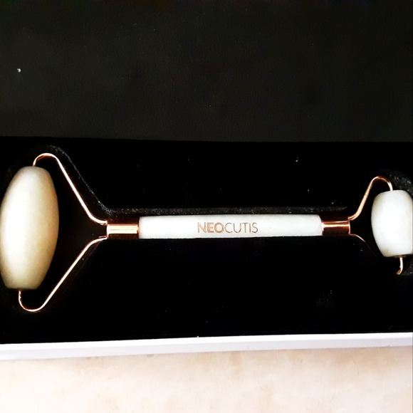 NEOCUTIS ( NEO CUTIS ) JADE DOUBLE ROLLER - Picture 3 of 5